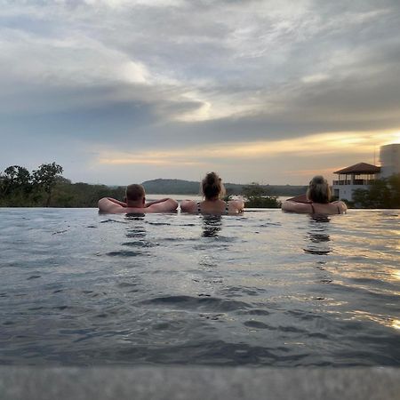 Sundown Lake Hotel & Spa Habarana Luaran gambar